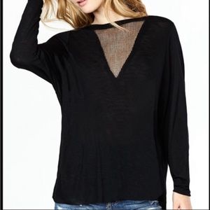 Emma & Sam like new mesh V-neck long sleeve tee
